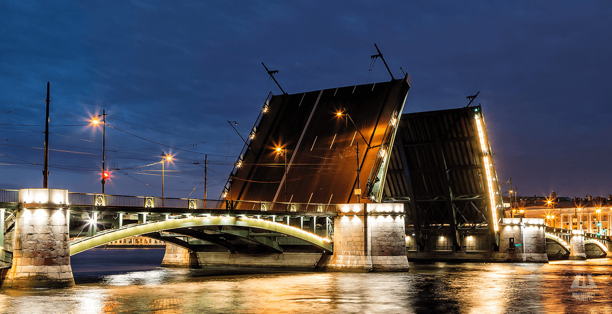 Биржевой и Большеохтинский мосты разведут в Петербурге в ночь на среду