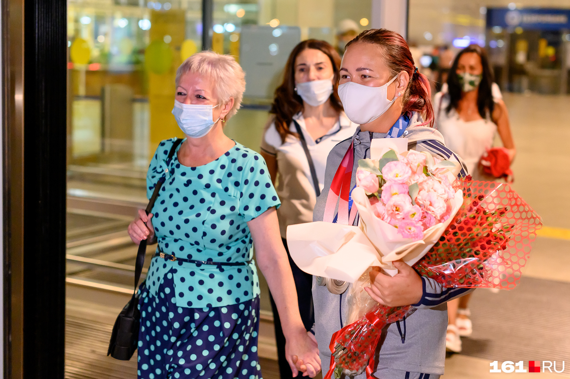 Лучница Елена Осипова, завоевавшая два серебра, с мамой Лучница Елена Осипова, завоевавшая два серебра, с мамой