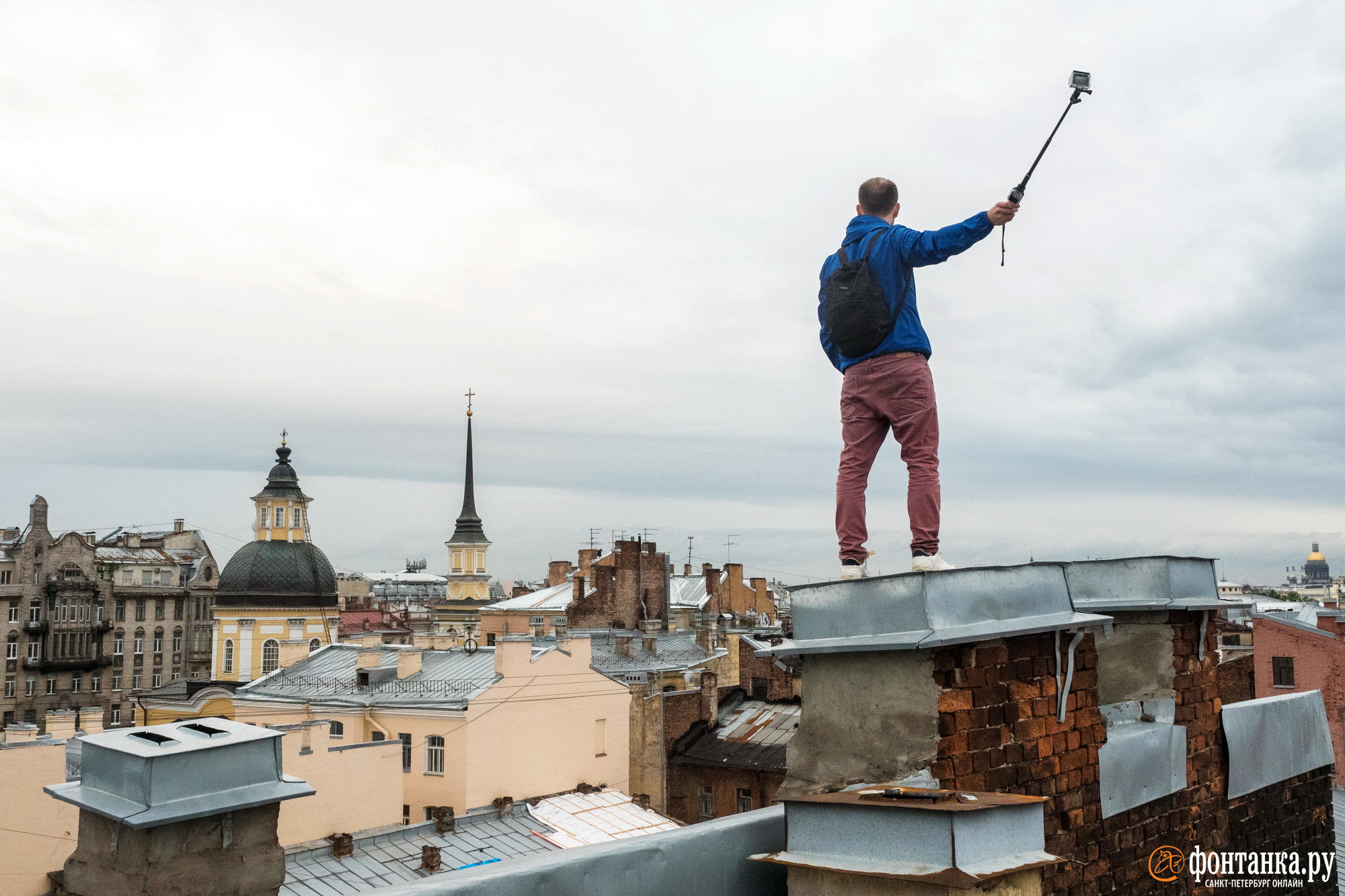 «Власти за нас этот вопрос не решат». Петербуржцы разработали инструкцию по борьбе с экскурсоводами-нелегалами на крышах