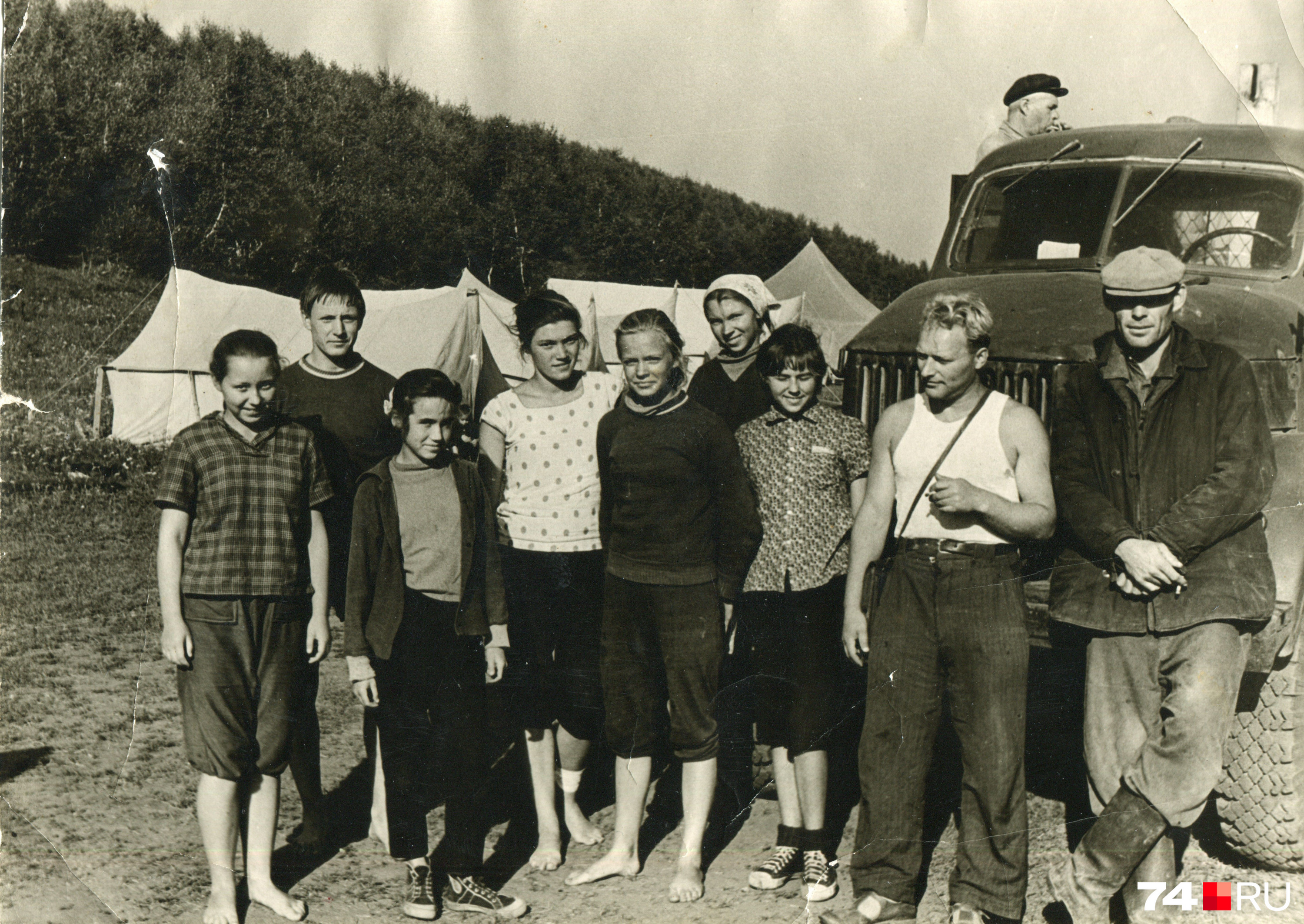 Юные геологи, учащиеся школы <nobr class="_">№ 107</nobr> Челябинска на полевых работах в Троицком отряде Челябинской экспедиции. 1962 год