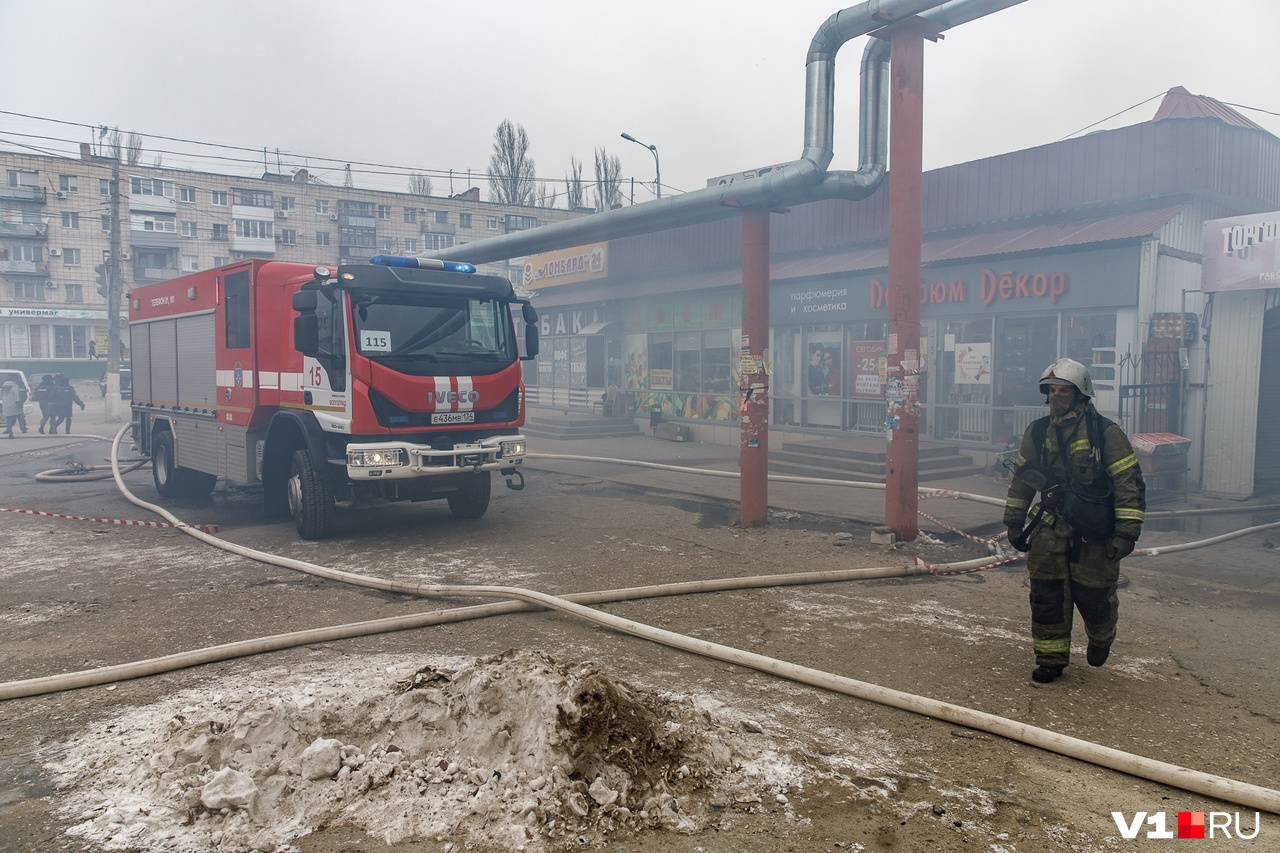 Обеспокоенные волгоградцы проводят параллели между сгоревшим в декабре рынком на Титова и Качинским Обеспокоенные волгоградцы проводят параллели между сгоревшим в декабре рынком на Титова и Качинским