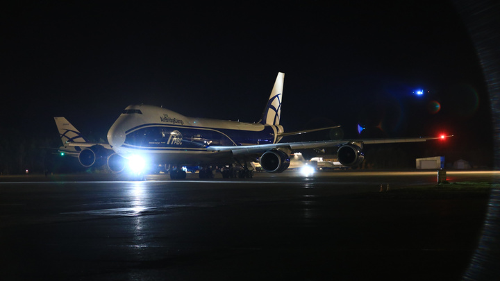 Самолет, вылетевший из Красноярска, вернулся в аэропорт. Экипаж заподозрил техническую неисправность