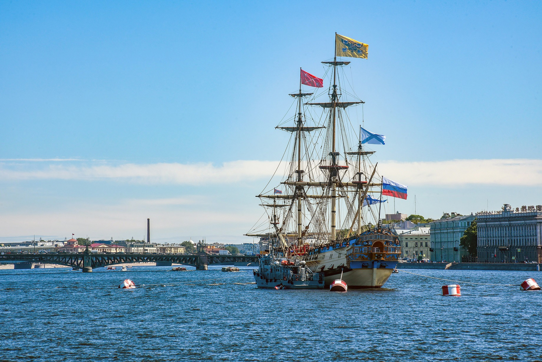 Репетиции военно-морского парада перекроют мосты и набережные в центре Петербурга