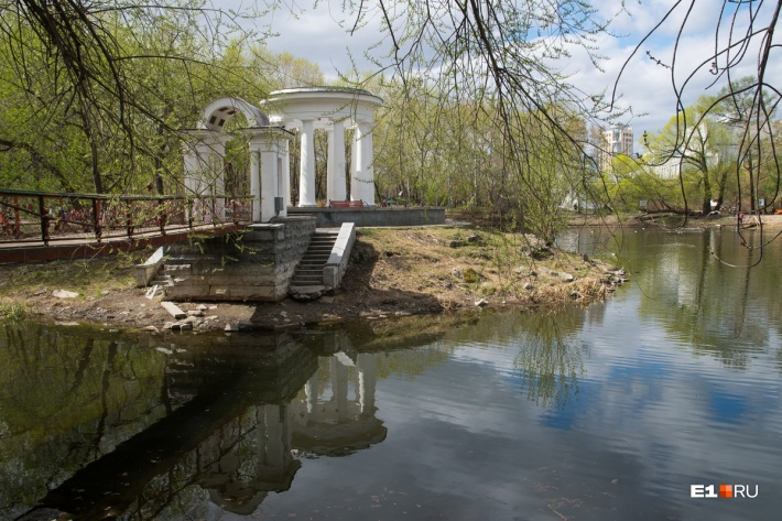 В парке очень красиво В парке очень красиво