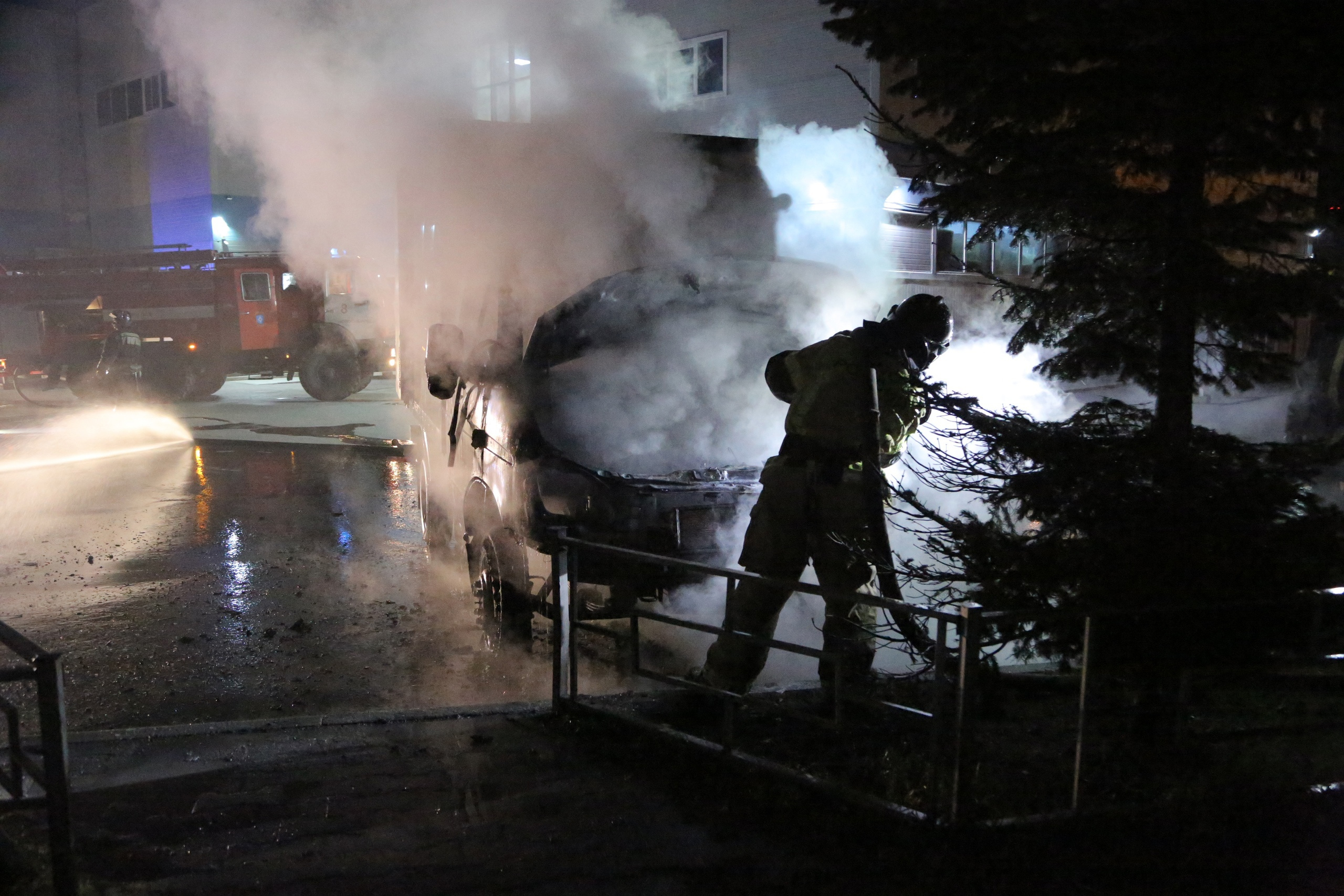 пожар в доме. пожар дома. горящий дом. пожар фото. пожары в россии.