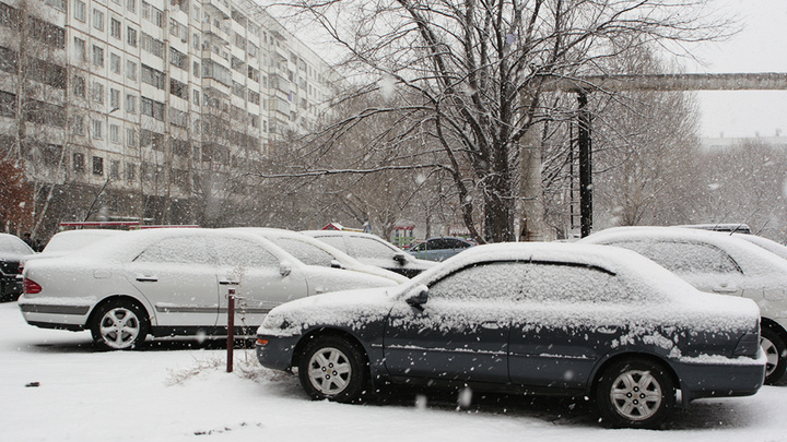 Почти 100 аварий произошло за выходные в Кузбассе из-за снегопада