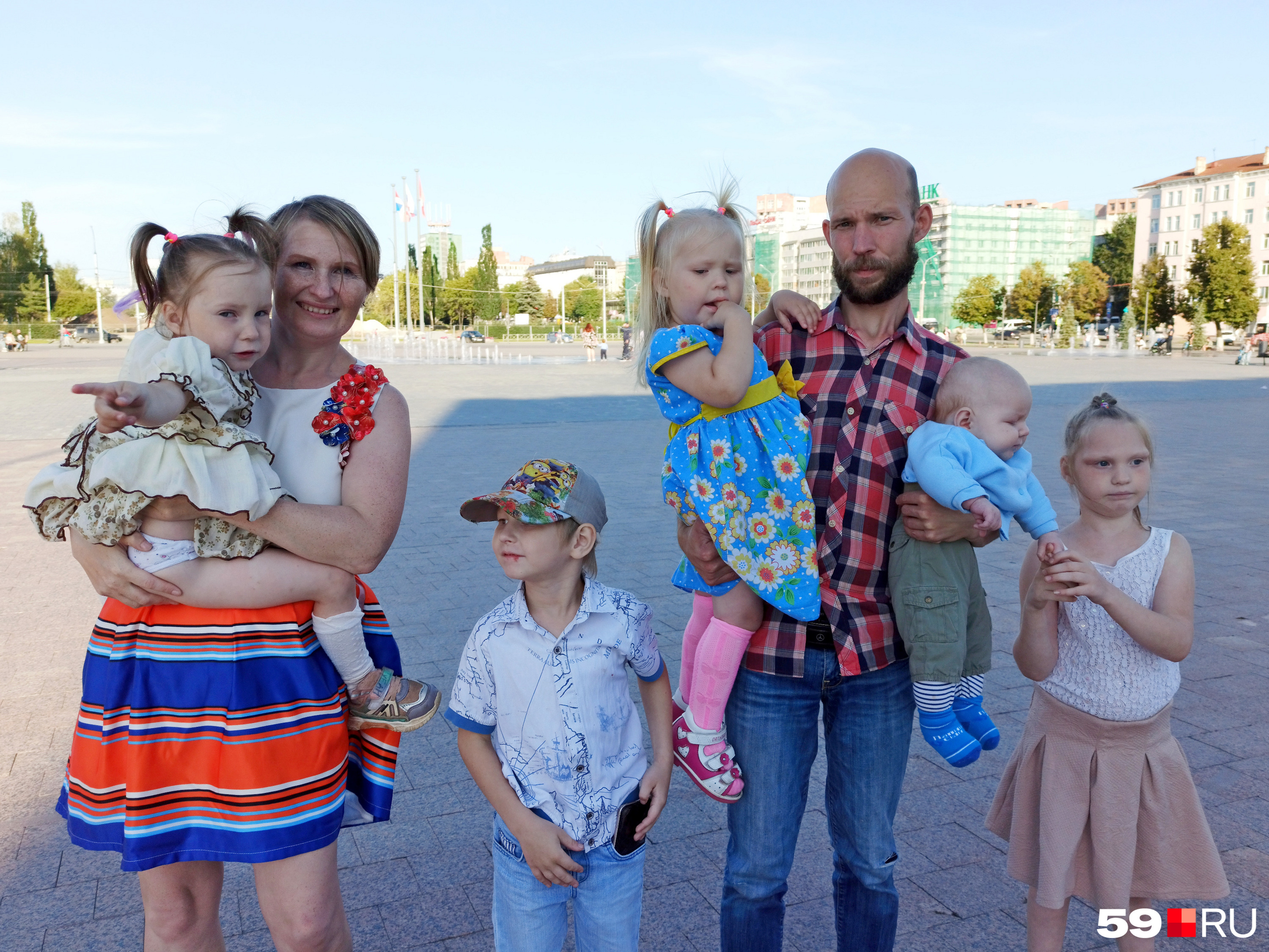 Пермячка Анастасия уже участвовала в этом проекте, и врачи ей помогли. Она пришла на съемки поблагодарить за это