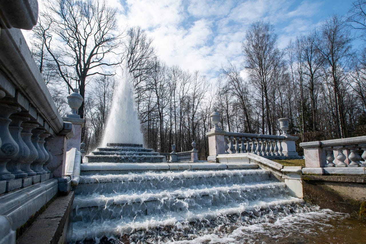 парк в петергофе зимой