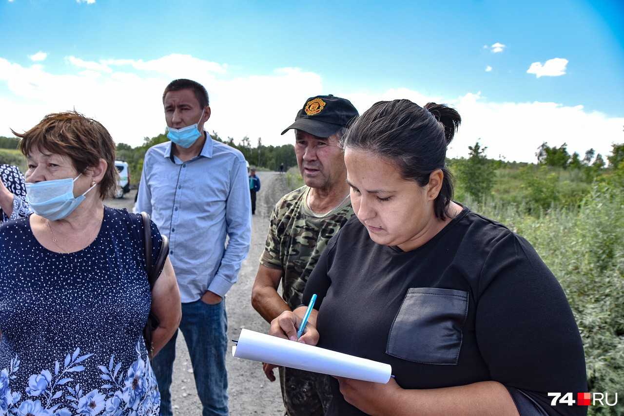 Жители собирают подписи под обращением к губернатору и в прокуратуру Жители собирают подписи под обращением к губернатору и в прокуратуру