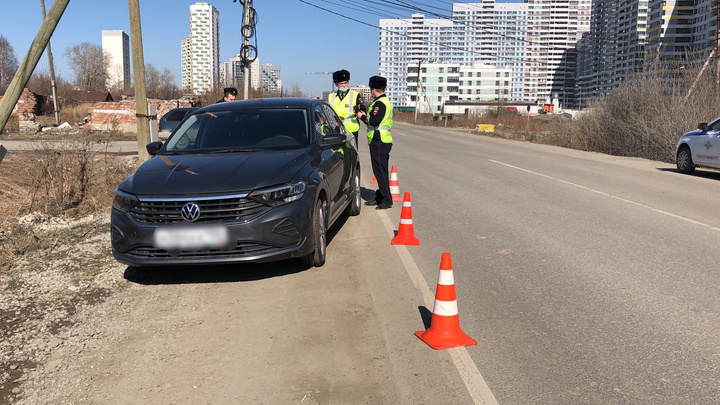 В Екатеринбурге Volkswagen Polo сбил 11-летнего школьника на самокате