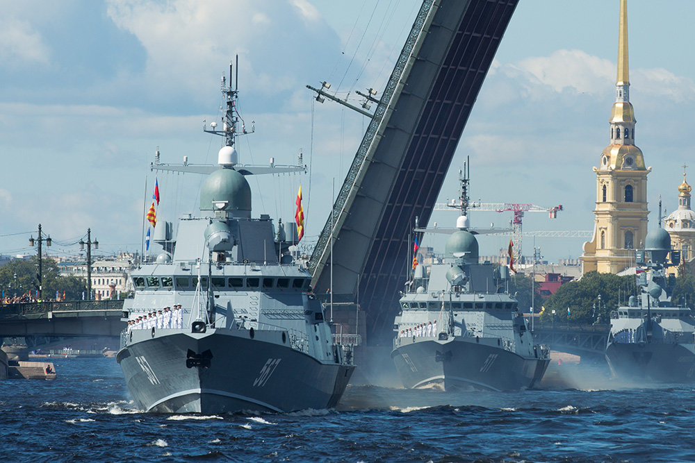 Дневные репетиции главного военно-морского парада перекроют центр Петербурга