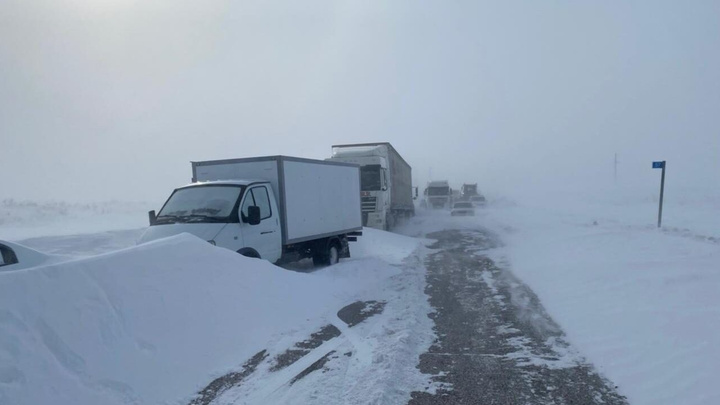 Ограничения на трассах в Челябинской области продлили до утра, но часть дорог открыта