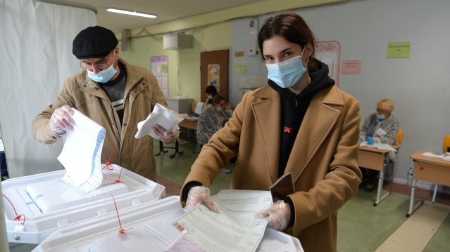 Экзитпол: 5-процентный барьер в Госдуму взяли четыре партии, у «Единой России» 45,2% голосов