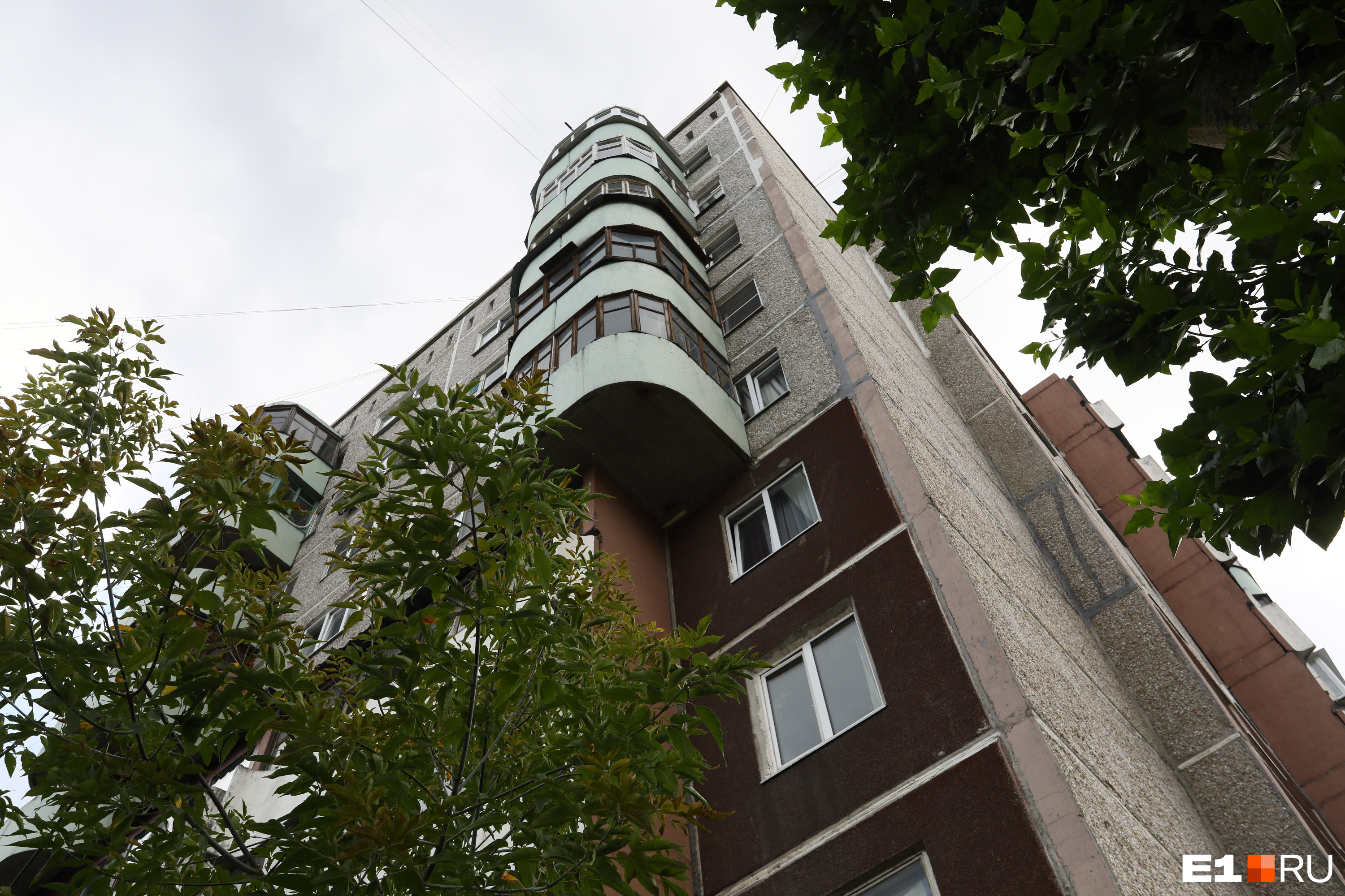 Круглые балконы выступают вперед гораздо больше традиционных вариантов
