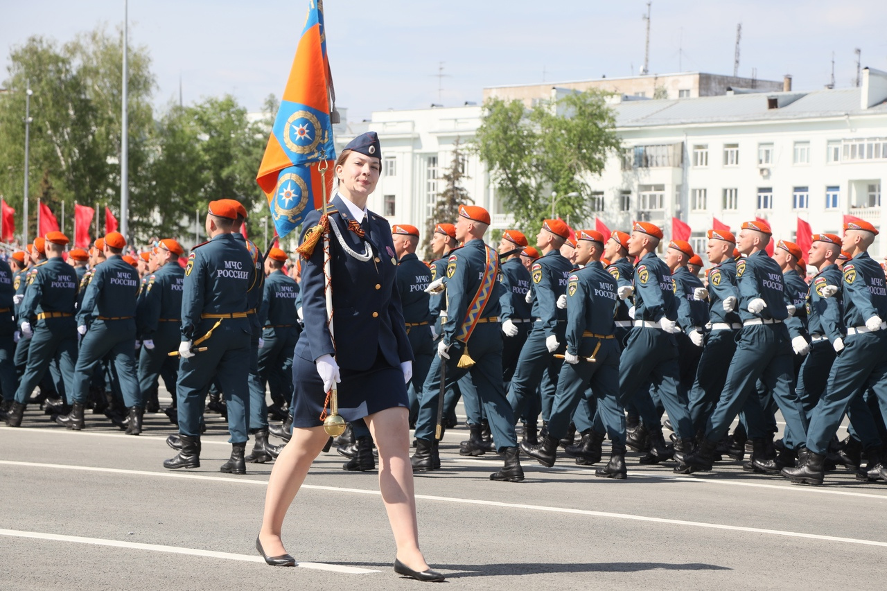 Парад победы в самаре. Парад Победы Ставрополь девушки. Парад к Дню Победы 2017 Чапаевск-Самара. Девятое мая МЧС Ставрополь 2017.