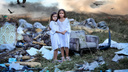 «Там дышать было нечем»: на новосибирской свалке прошла фотосессия с детьми в белых платьях
