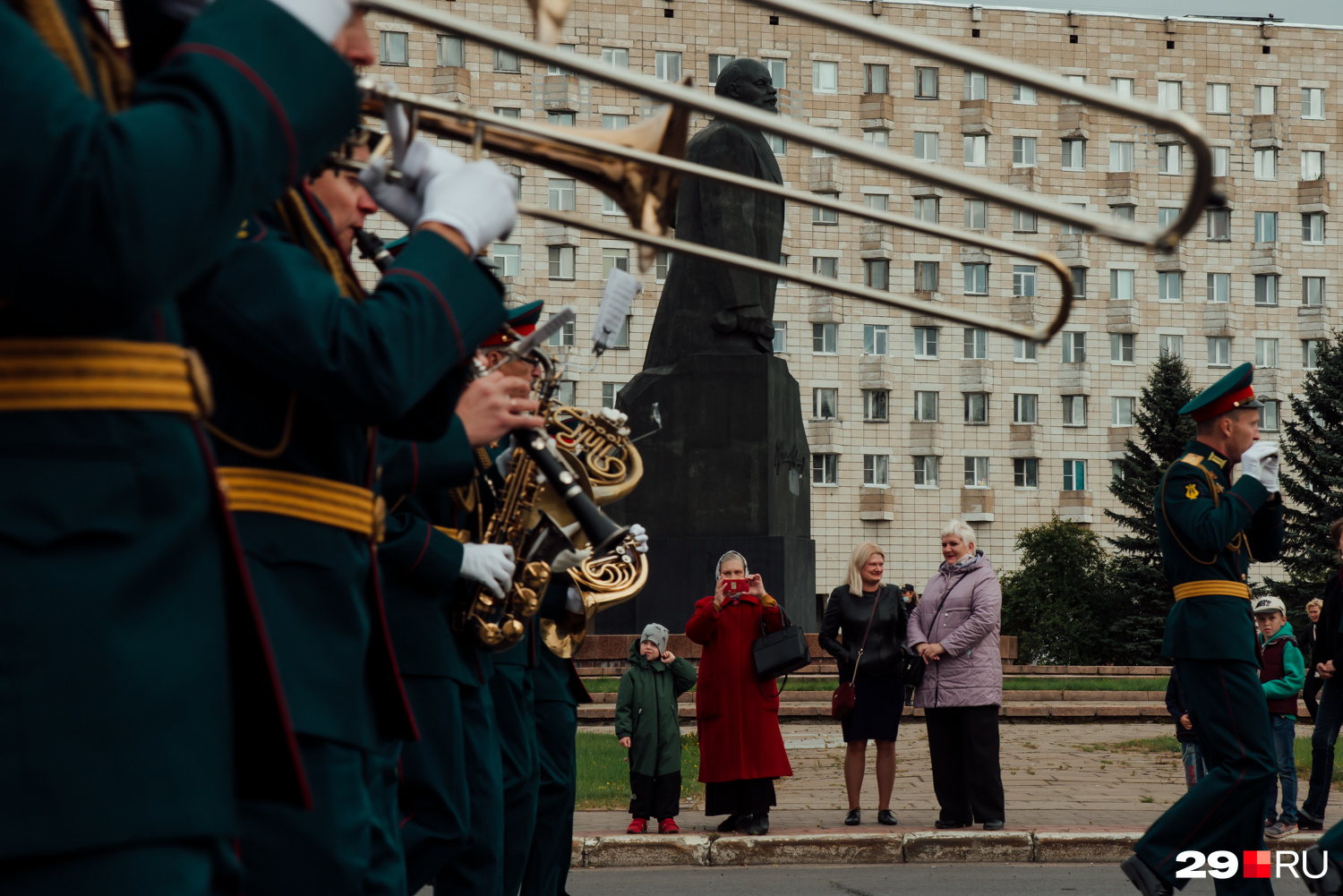 Кстати, в этот день с Красной пристани горожане <a href="https://29.ru/text/gorod/2021/08/31/70108457/" class="_" target="_blank">наблюдали военно-морской парад</a> Кстати, в этот день с Красной пристани горожане <a href="https://29.ru/text/gorod/2021/08/31/70108457/" class="_" target="_blank">наблюдали военно-морской парад</a>
