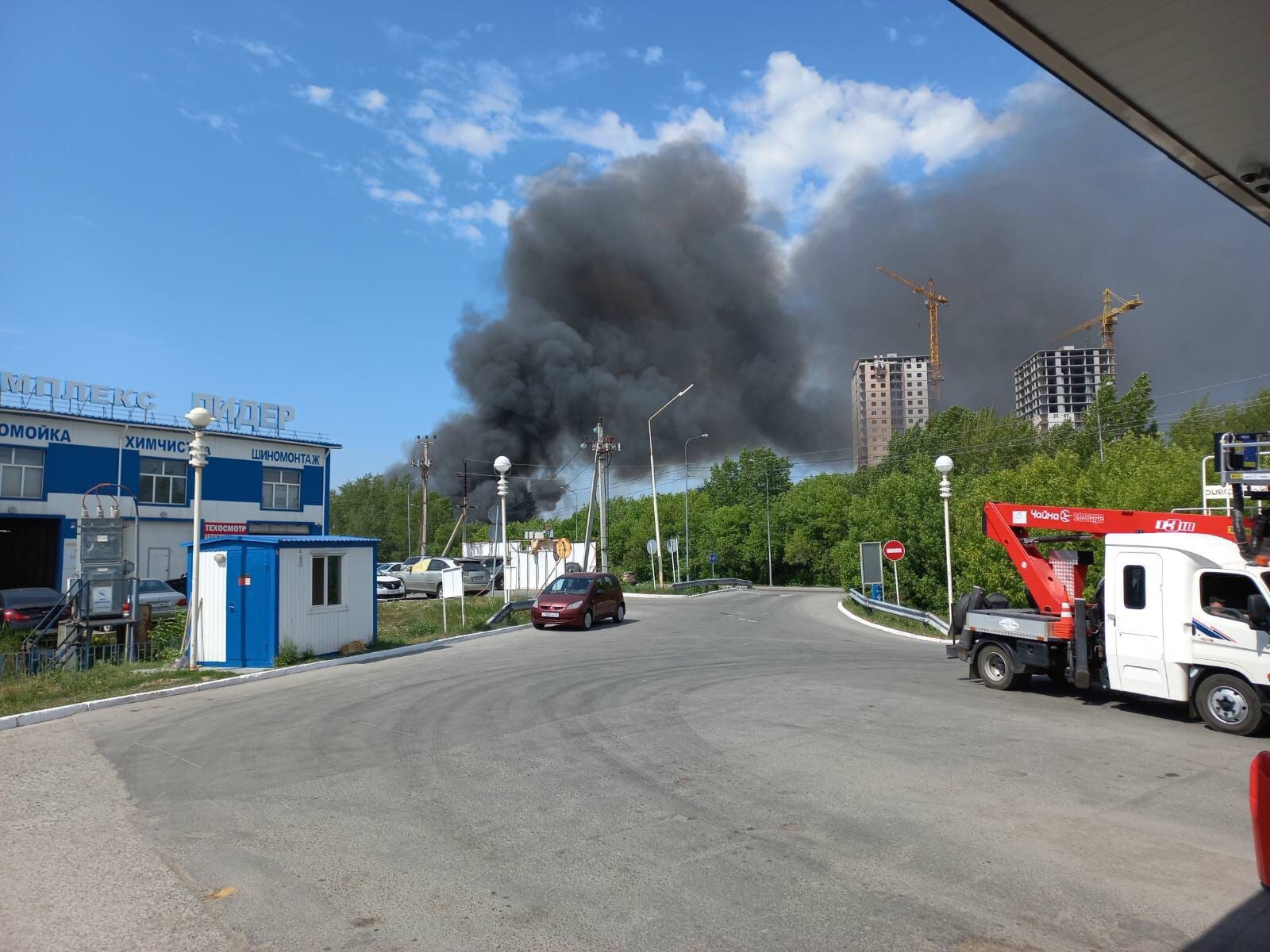 Лесобаза волгоград. Пожар на Лесобазе Тюмень. Пожар на Лесобазе Тюмень сегодня. Пожар на Лесобазе сегодня. Пожар Тюмень сегодня на Лесобазе 2022.