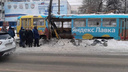 Причиной схода нижегородского трамвая с рельсов стала отвалившаяся деталь от снегоуборочной машины