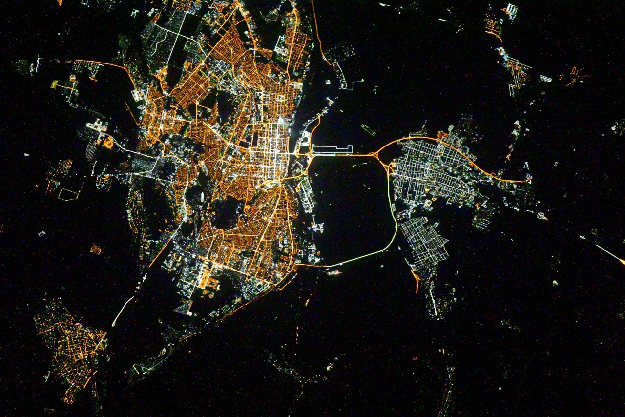 Вид на ночной Ростов-на-Дону с борта МКС