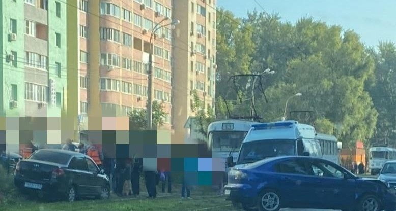 На место ДТП выезжала скорая помощь На место ДТП выезжала скорая помощь