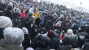 «Мы здесь за северян»: в Архангельске после несогласованного шествия толпа протестующих остановилась