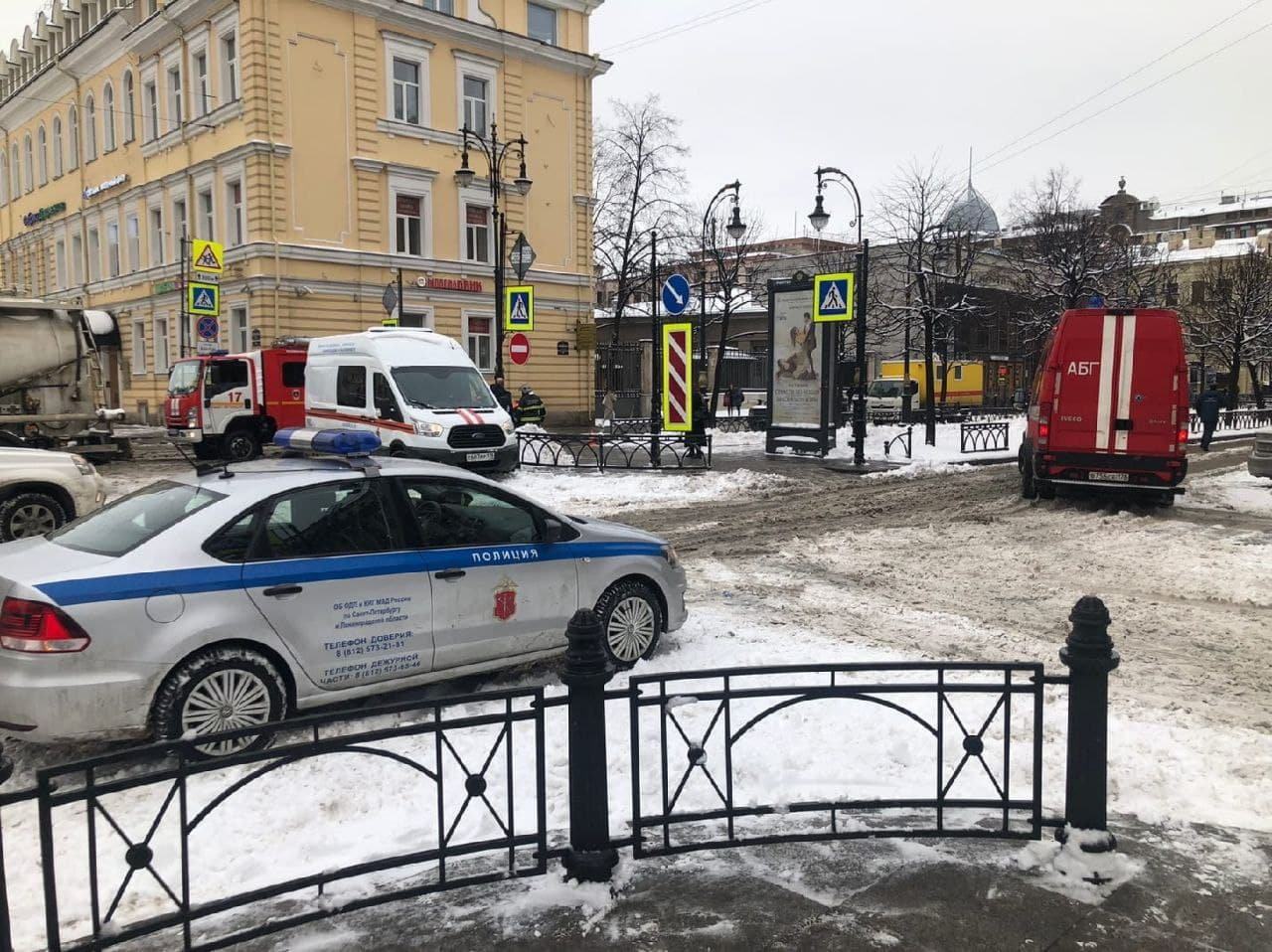 Кровля жилого дома загорелась на проспекте Чернышевского, 17, в Петербурге  21 марта 2021 г. - 21 марта 2021 - ФОНТАНКА.ру