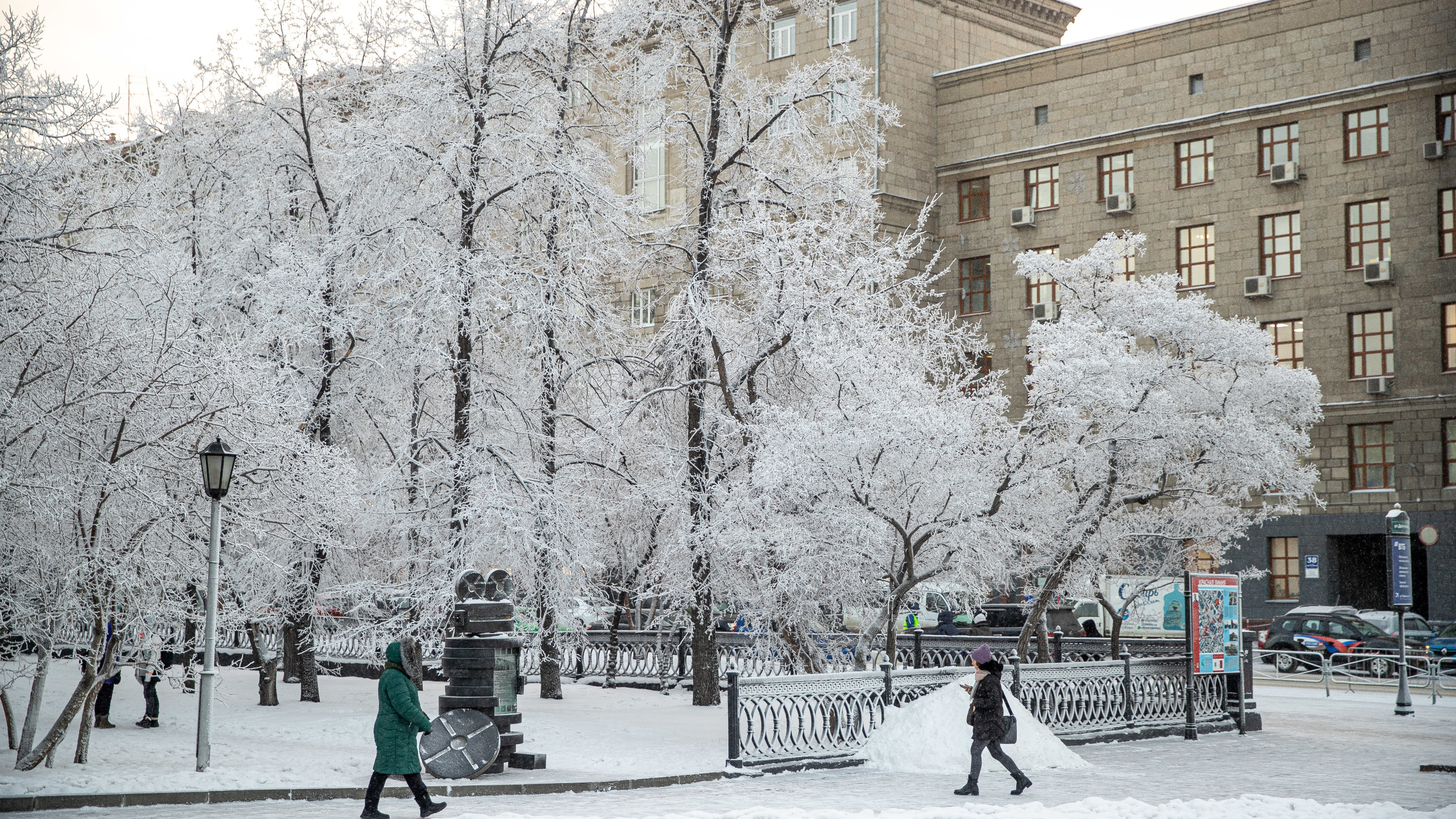 Москва какой будет зима. Новосибирск зима. Новосибирск в феврале. Морозный Новосибирск. Февраль в городе фото.