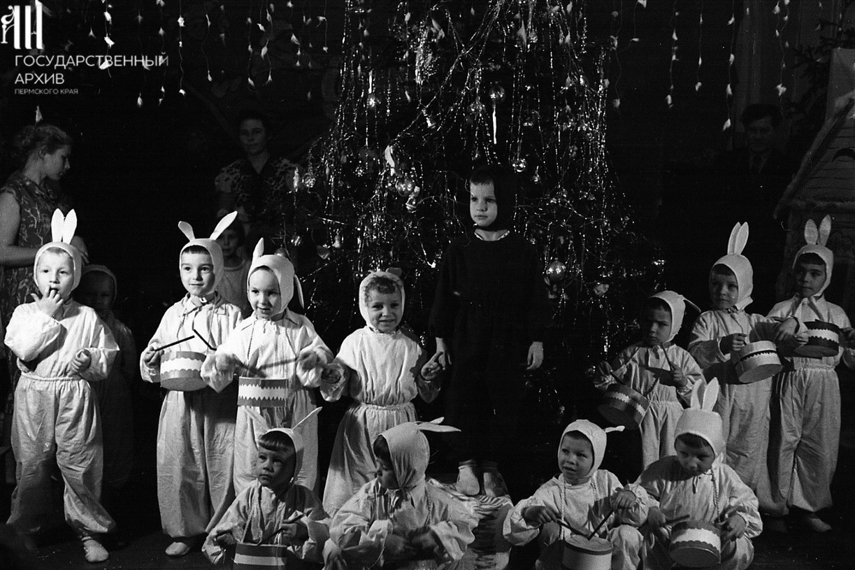 Праздник в детсаду завода «Камкабель», 30 декабря 1960 года