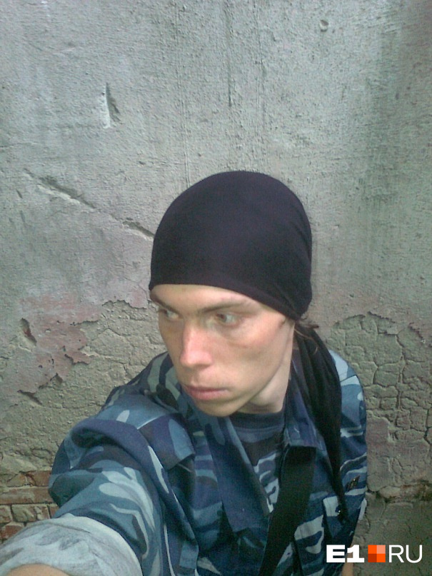 Александр снимал блоги и фотографировался в заброшенных зданиях Александр снимал блоги и фотографировался в заброшенных зданиях