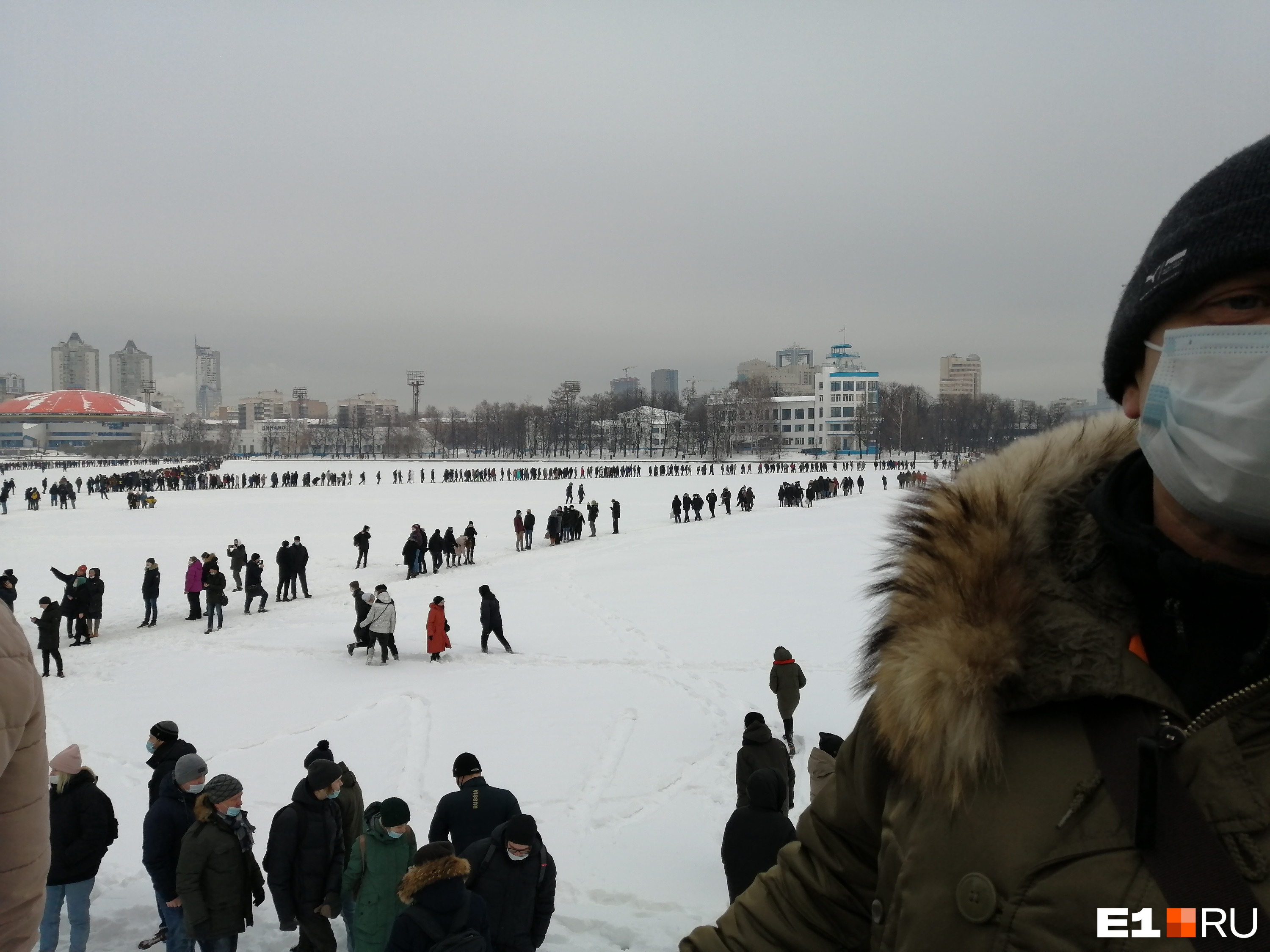 Лед, к счастью, выдержал Лед, к счастью, выдержал