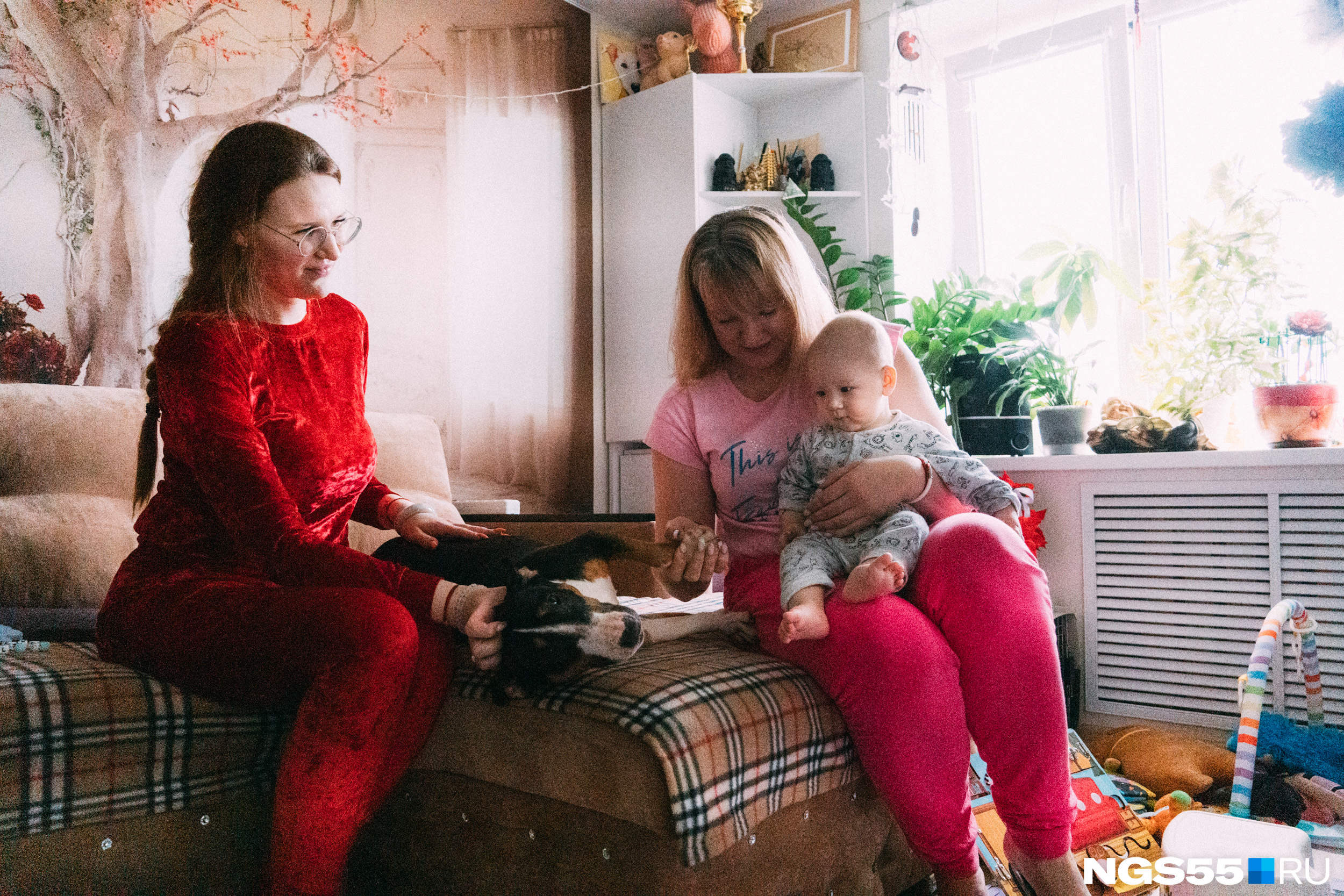 Названный в честь отца сын. Дети отечественной войны марат казей. Назвала сына в честь бывшего. Мужчина и женщина с младенцем. Назвала сына в честь бывшего.