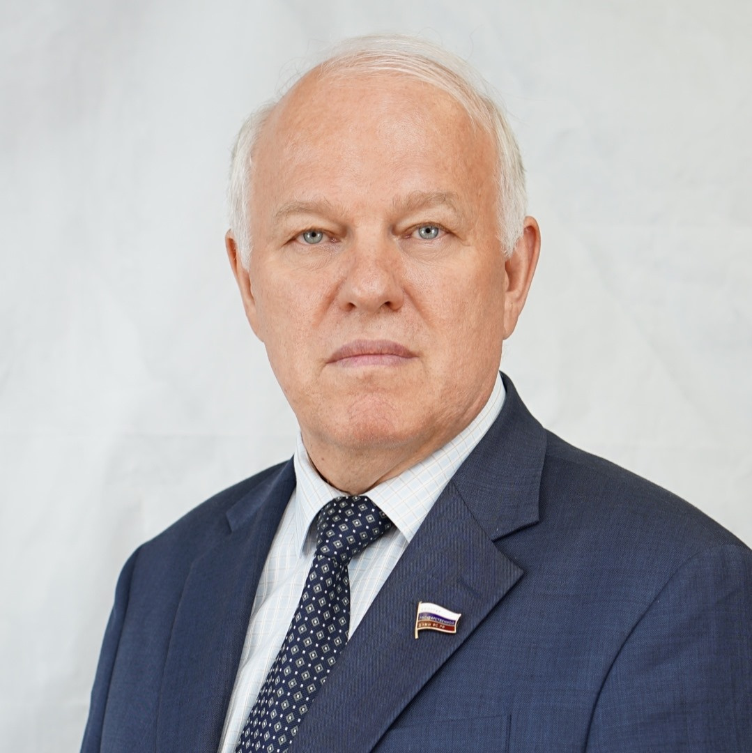 Анатолий Грешневиков обыграл на выборах Ларису Ушакову от «Единой России» Анатолий Грешневиков обыграл на выборах Ларису Ушакову от «Единой России»