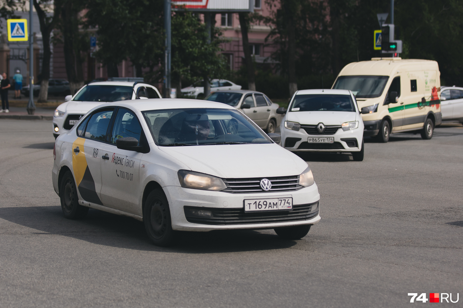 «Яндекс» забрал себе под крыло Uber и «Везёт»