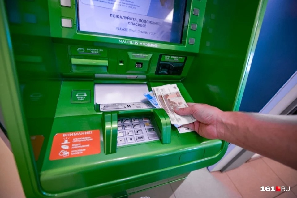 Обманутые челябинцы переводят мошенникам деньги через банкоматы, причем иногда совершают десятки операций