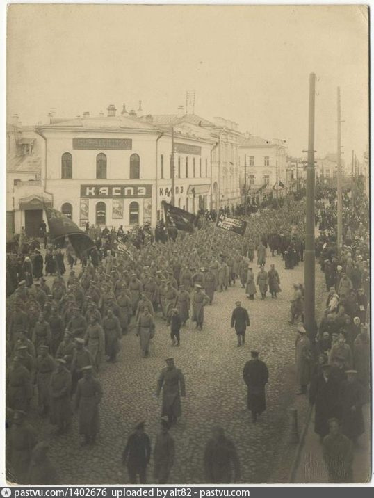 Демонстрация на Большой Покровской, 1917