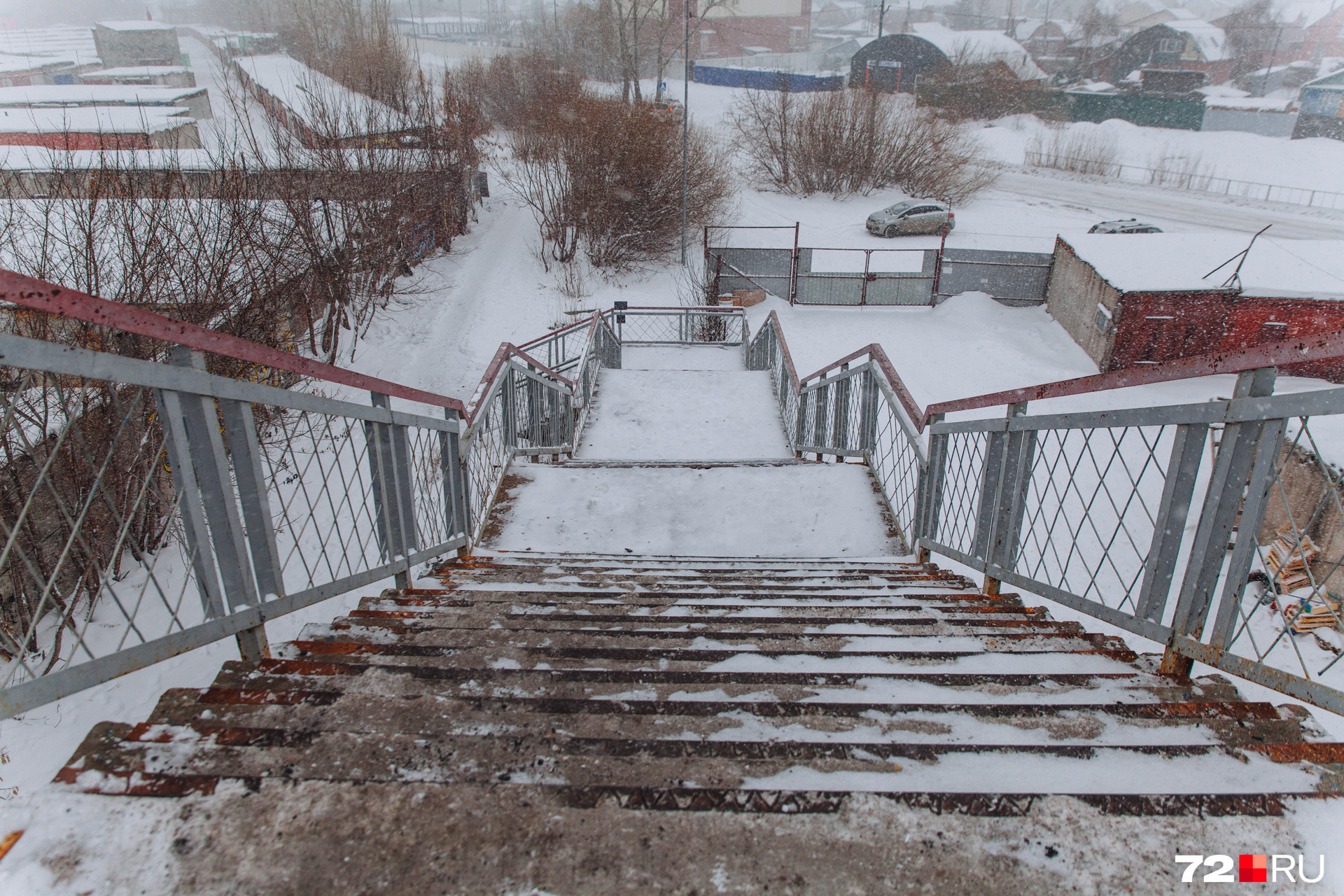 Но мост, конечно, нужен, в городе так мало мест, где можно не на автомобиле пересечь железнодорожную магистраль Но мост, конечно, нужен, в городе так мало мест, где можно не на автомобиле пересечь железнодорожную магистраль