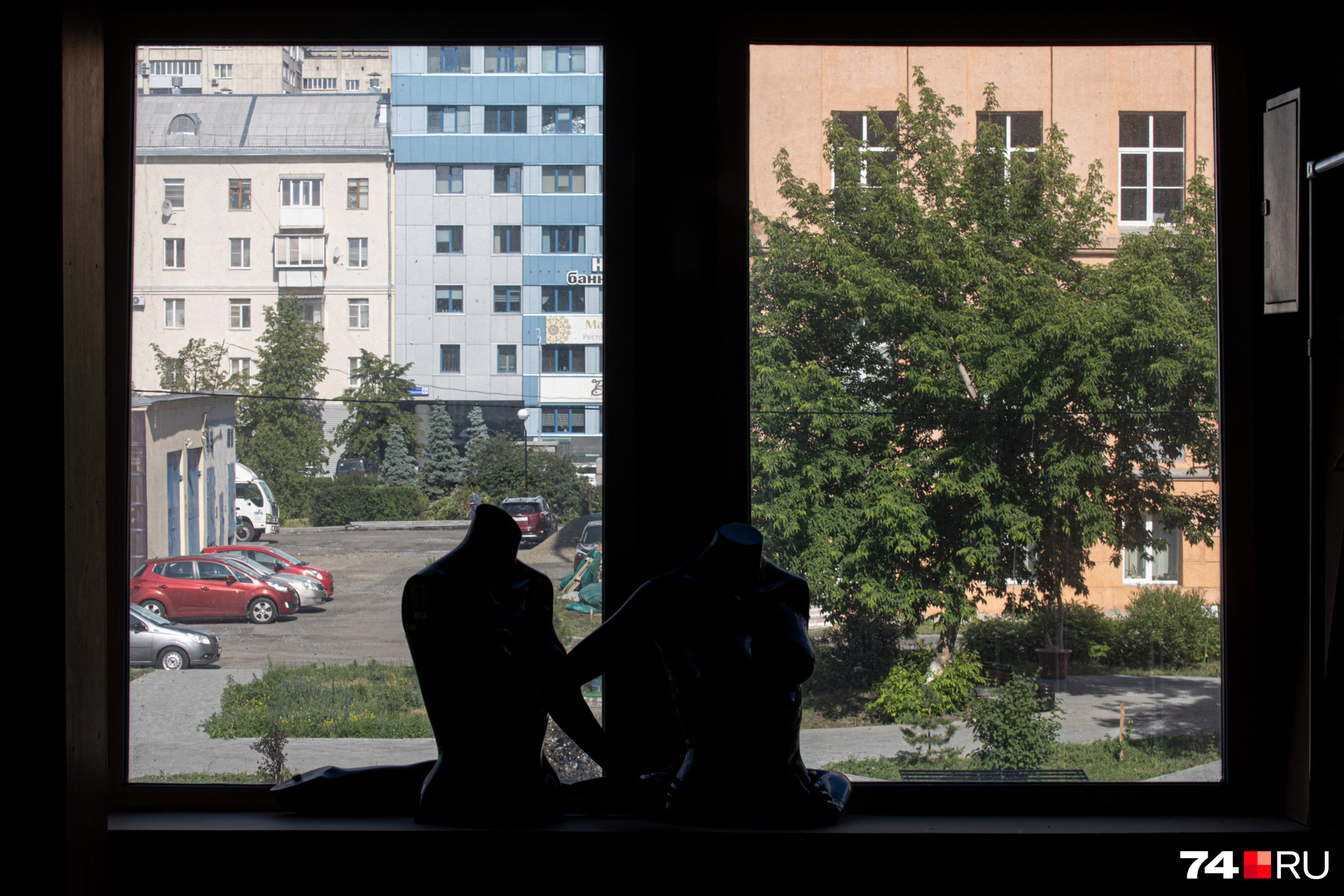 Сайты недвижимости пестрят объявлениями о продаже помещений в Доме быта Сайты недвижимости пестрят объявлениями о продаже помещений в Доме быта