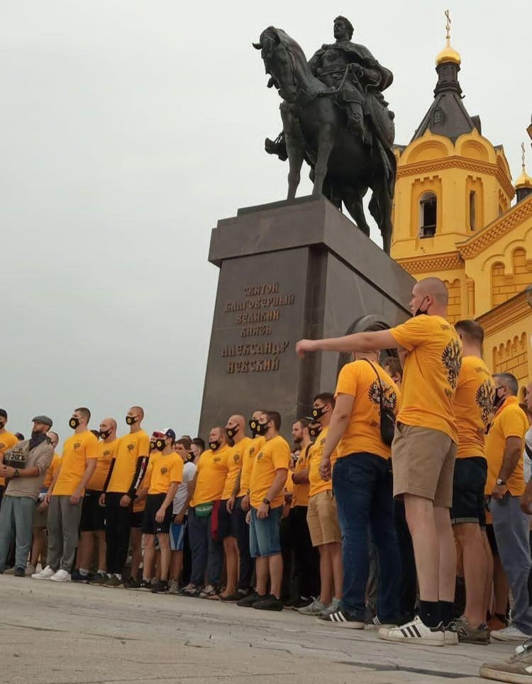 Активисты общества «Двуглавый орел» в день открытия памятника Александру Невскому