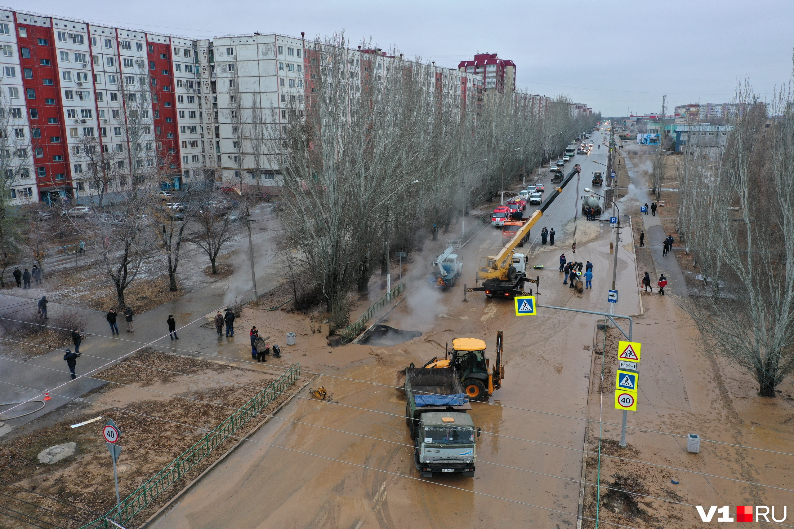 В волжском прорвало трубу