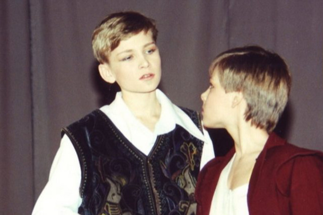 Николай в школьные годы в одном из спектаклей