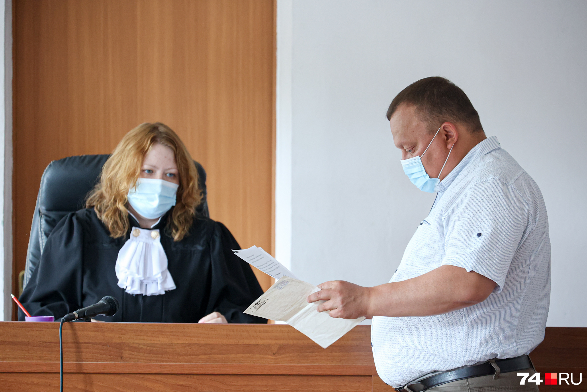 Адвокат представил сразу несколько документов и настоял на более мягкой мере пресечения Адвокат представил сразу несколько документов и настоял на более мягкой мере пресечения