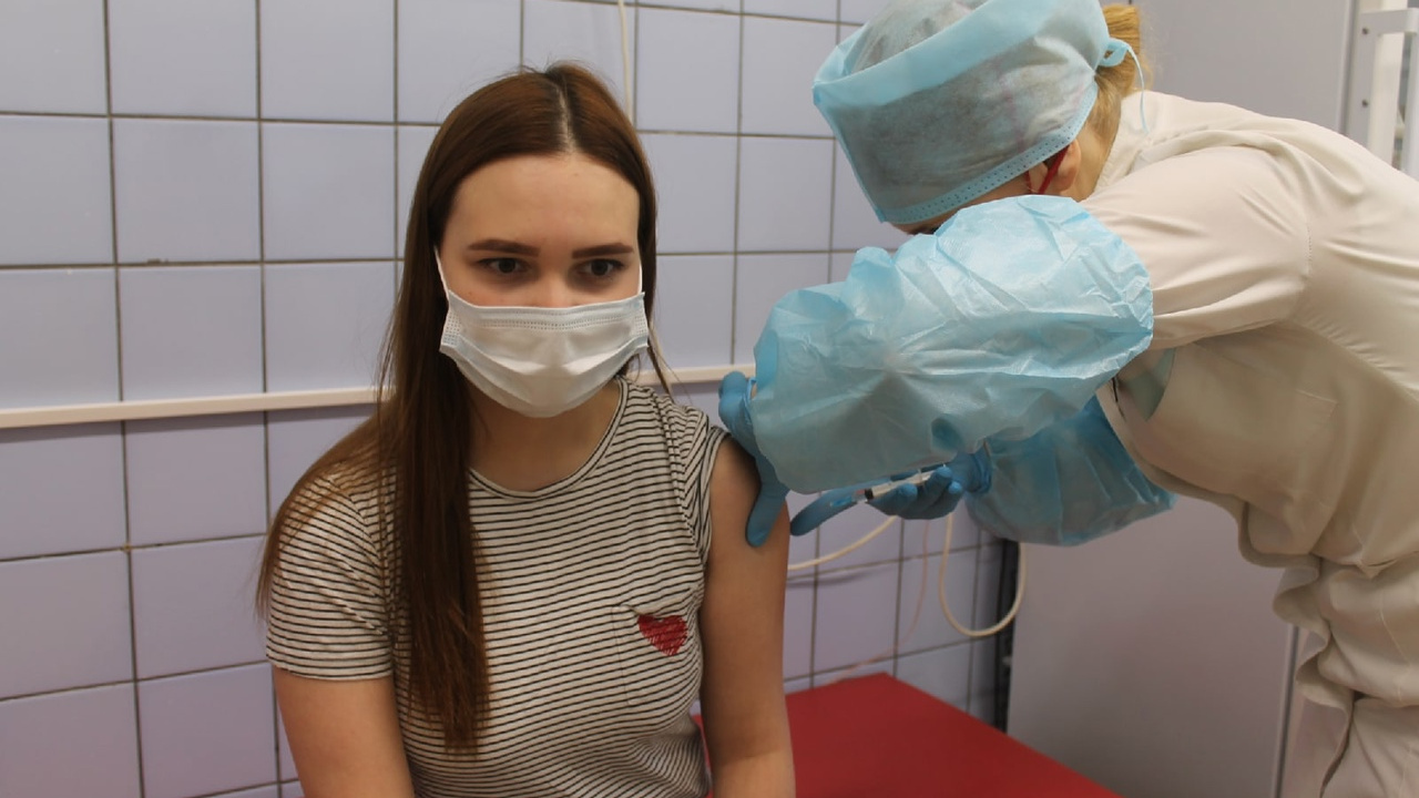 «Устала от постоянной боязни заразиться»: почему студентка из Архангельска уже привилась от COVID-19