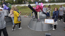 Верхом на реальной мине: в Архангельске выставка военной техники стала детской площадкой