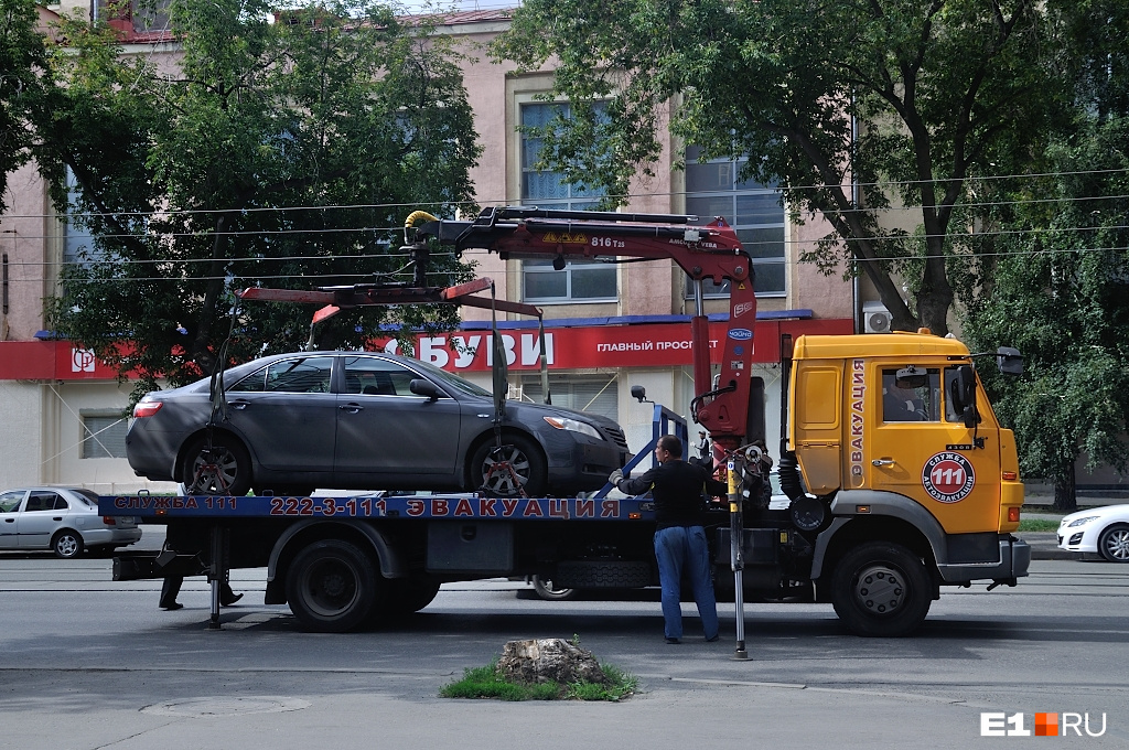 В Екатеринбурге протестируют робота, который будет выбирать штрафстоянку для автохамов
