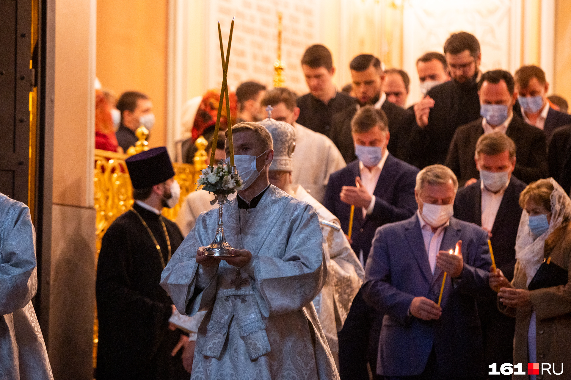 ростовский кафедральный собор внутри. сусатский храм ростовская область богослужения. кафедральный собор ростов на дону сзади. богослужение на рождество. архиерейский собор в ростове на дону-.