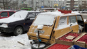 С рынка в Северном вывозят старые машины торговцев