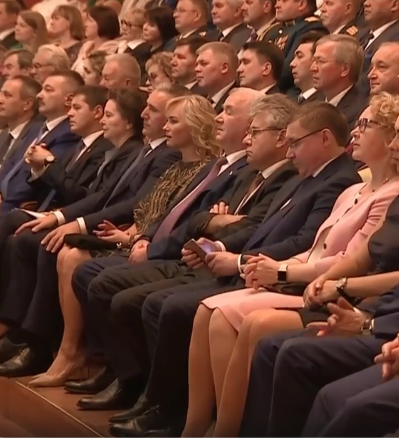 Последнее грандиозное светское мероприятие прошло в Тюмени летом <nobr class="_">2019 года</nobr>, когда отмечался очередной юбилей Тюменской области. С тех пор времена изменились, когда в следующий раз весь политический бомонд соберется вместе — сказать сложно Последнее грандиозное светское мероприятие прошло в Тюмени летом <nobr class="_">2019 года</nobr>, когда отмечался очередной юбилей Тюменской области. С тех пор времена изменились, когда в следующий раз весь политический бомонд соберется вместе — сказать сложно