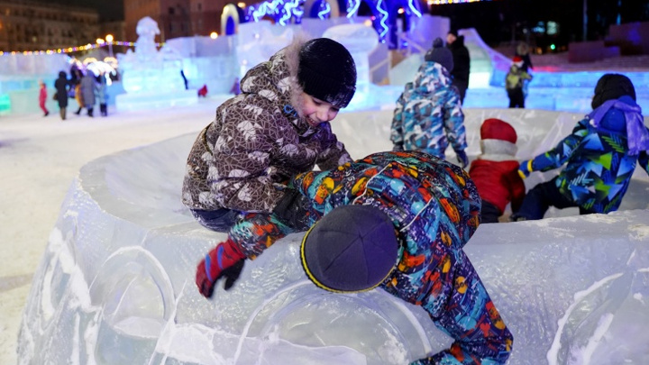 В Челябинске из-за потепления закрыли главный ледовый городок