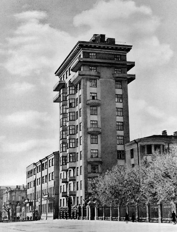 Сейчас «Дом Советов» в Екатеринбурге является жилым домом. В 1937 же году это были апартаменты для партийной номенклатуры 